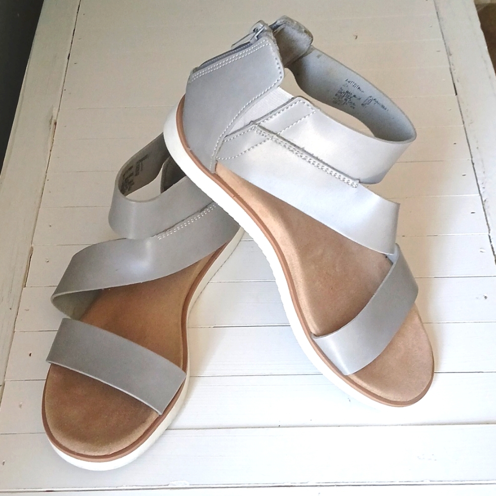 Time And Tru Comfort Sandal Womens Size 6 Gray